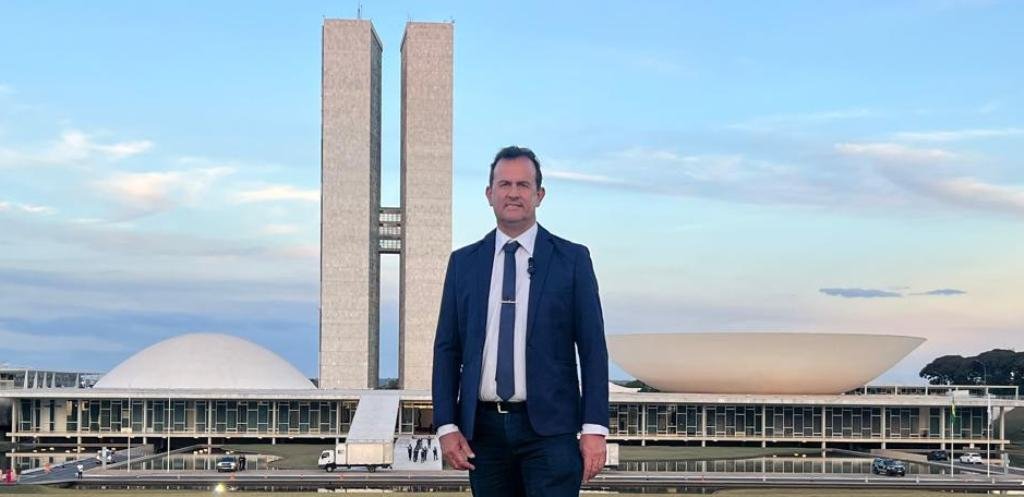 Visita do Vereador Charles Lustosa a Brasília: Busca por Recursos e Informações Cruciais para o Município